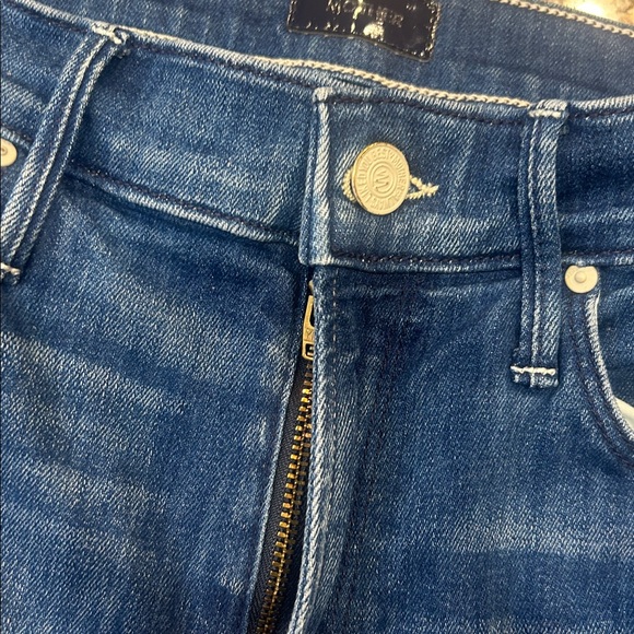 MOTHER the mid rise dazzler crop fray jeans rinse- squeeze it inseam 26” - Picture 15 of 15
